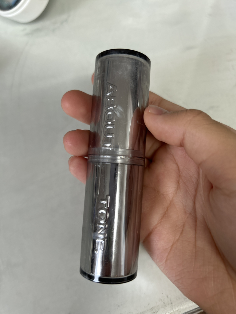 关于音调 模糊持久唇膏底霜 common.review image