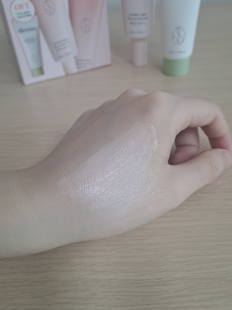 딘시 (dinsee) 프리미엄 비건 톤 업 선크림 [SPF50+/PA++++] review image