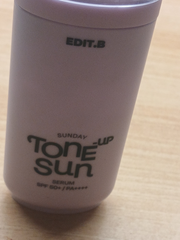 周日隔离霜 [SPF50+/PA++++] [提亮/紫色]的真实用户使用照片