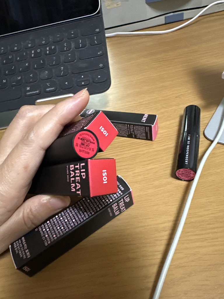 唇部护理膏 [纯红]的真实用户使用照片