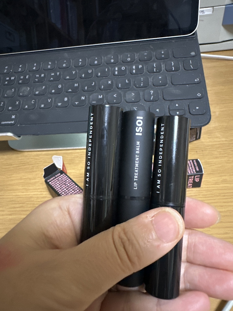 唇部护理膏 [纯红]的真实用户使用照片