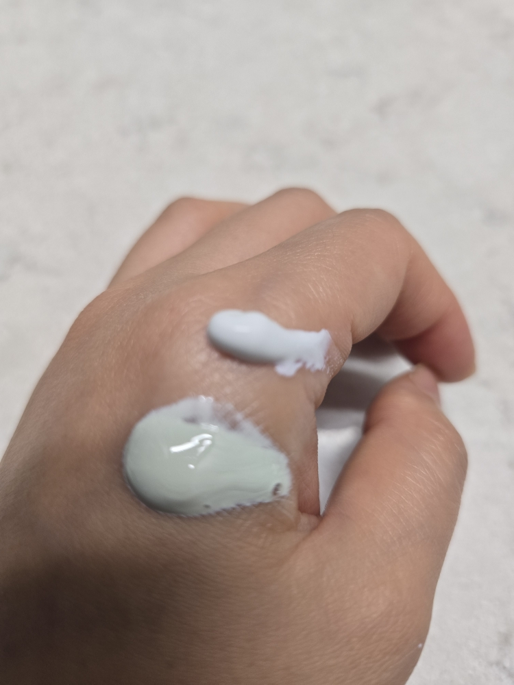 绿色提亮防晒霜 [SPF50+/PA++++]的真实用户使用照片