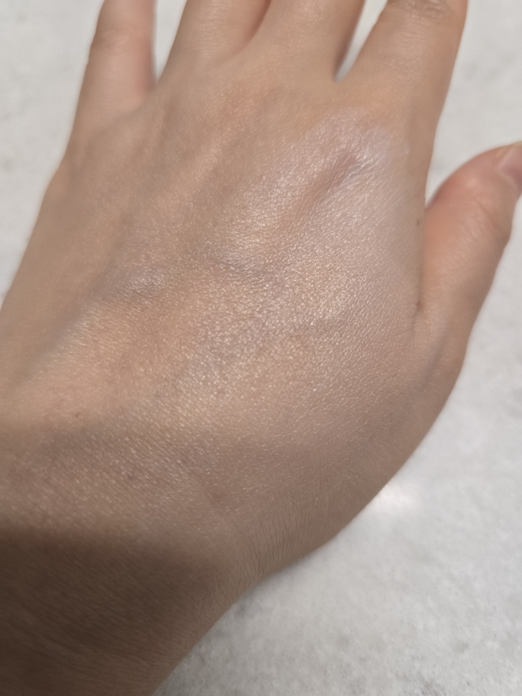 绿色提亮防晒霜 [SPF50+/PA++++]的真实用户使用照片