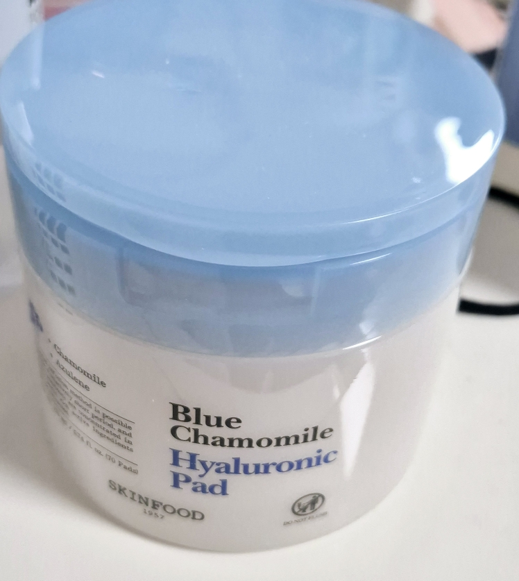 스킨푸드 (SKINFOOD) 블루 캐모마일 히알루로닉 패드 review image