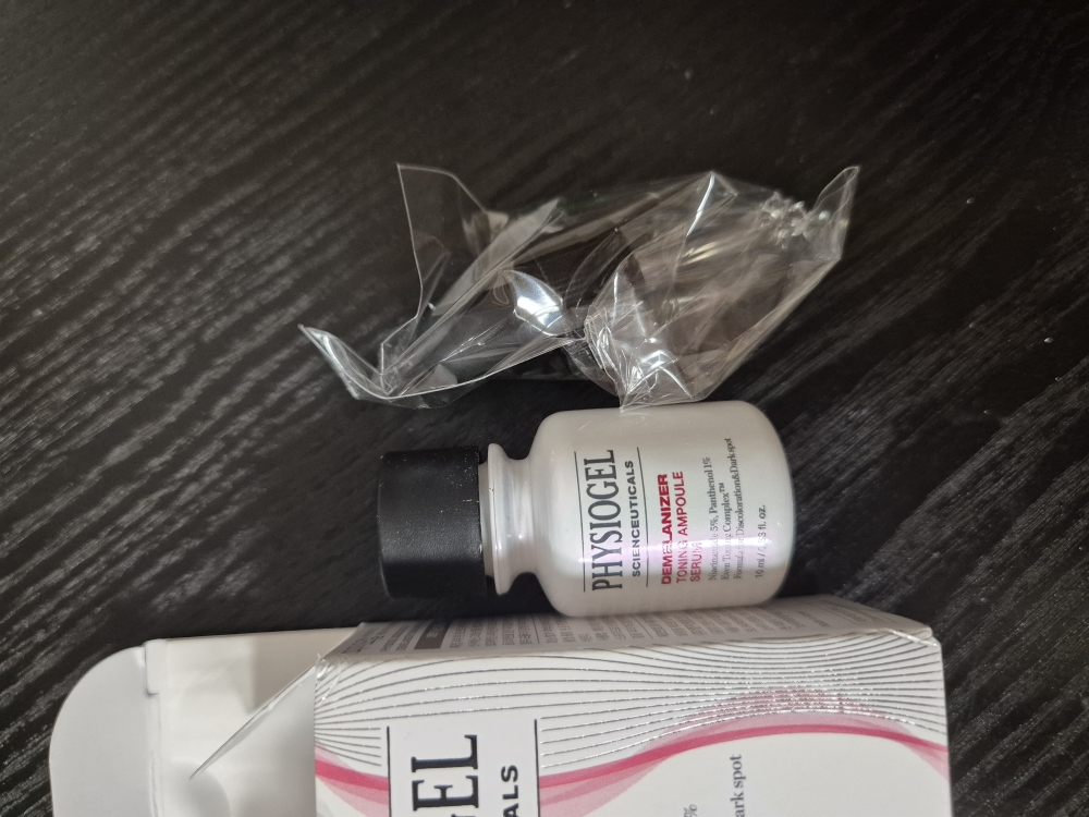 피지오겔 (PHYSIOGEL) 사이언수티컬즈 미백토닝 디멜라나이저 앰플세럼 review image