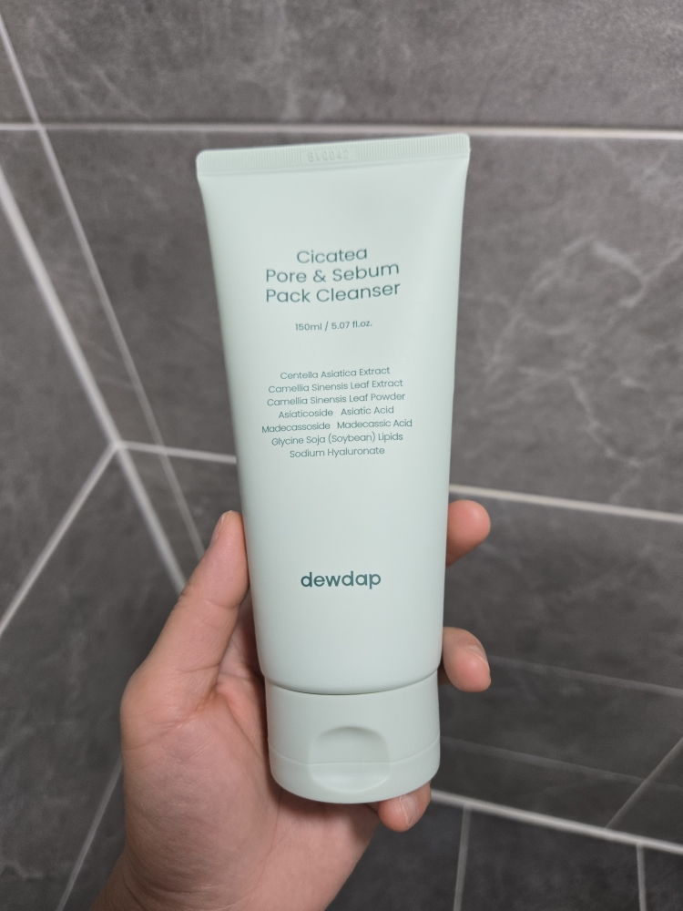 dewdap 吸附毛孔油脂面膜洁面乳 common.review image