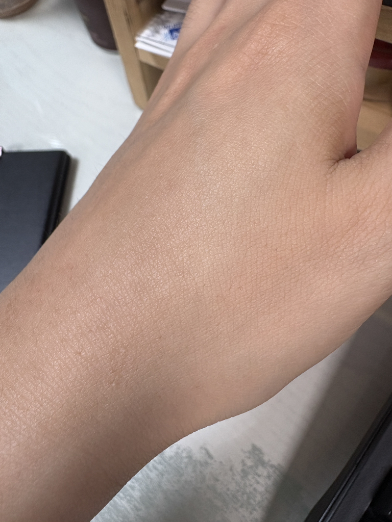 透明质酸清新防晒精华液 [SPF50+/PA++++]的真实用户使用照片