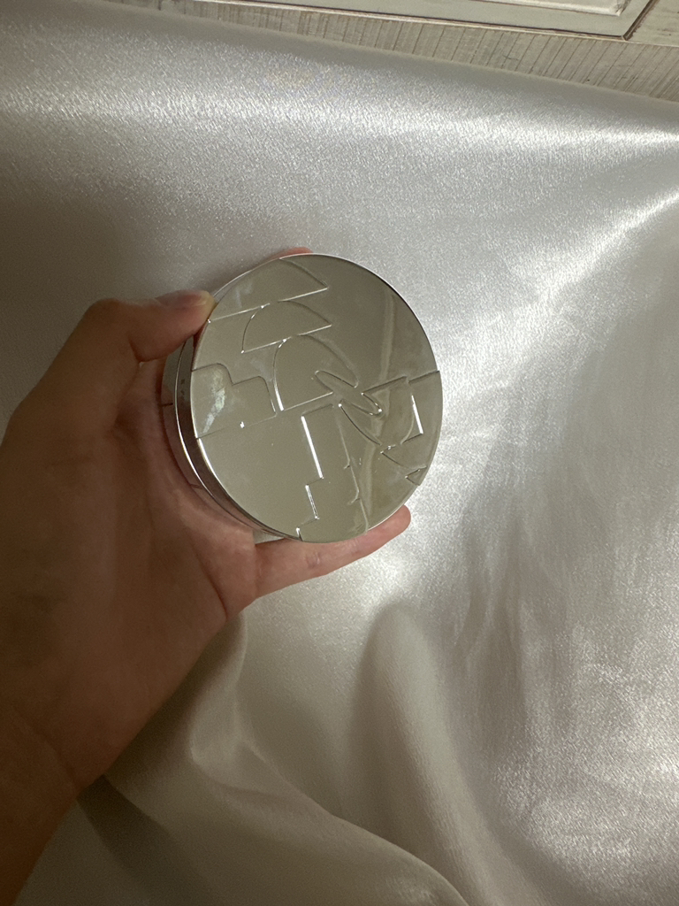 투슬래시포 (TOWSLASHFOUR) 엔젤릭 새틴 쿠션 [SPF50+/PA++++] [N19] review image