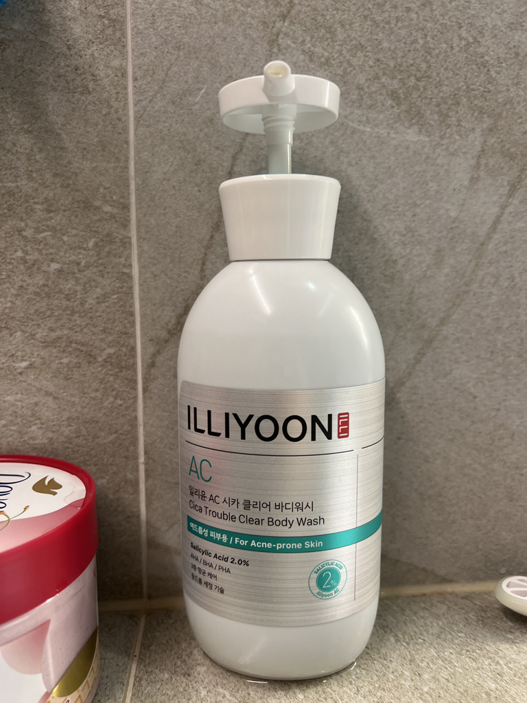 일리윤 (ILLIYOON) AC 시카 아크네 클리어 바디 워시 review image