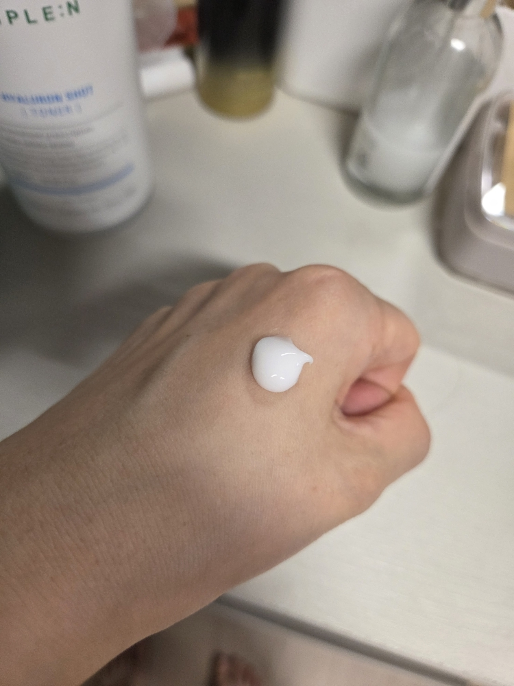 니베아 (NIVEA) SOS 케어 바디로션 review image