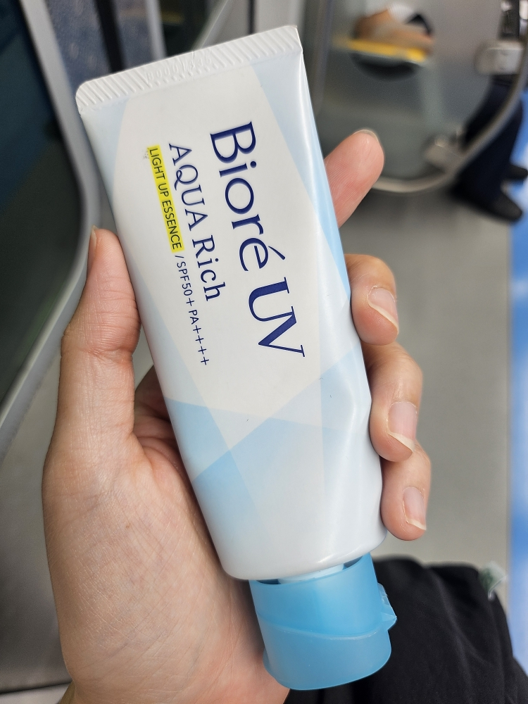 비오레 (Biore) (해외) 유브이 아쿠아 리치 라이트 업 에센스 [SPF50+/PA++++] review image