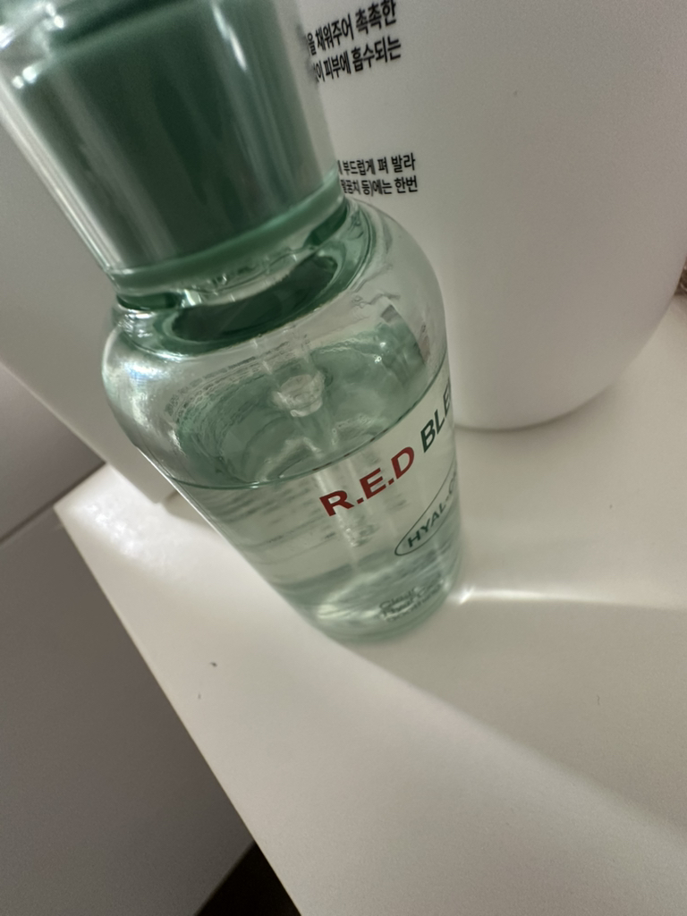 红色痤疮净化玻尿酸修复舒缓精华的真实用户使用照片