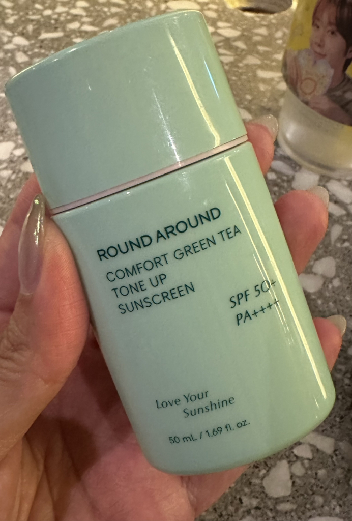 라운드어라운드 (ROUNDAROUND) 컴포트 그린티 톤업 선크림 [SPF50+/PA++++] review image