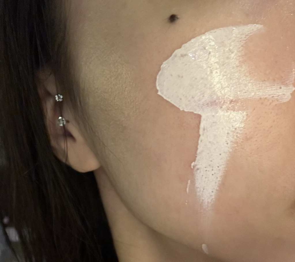 라운드어라운드 (ROUNDAROUND) 컴포트 그린티 톤업 선크림 [SPF50+/PA++++] review image