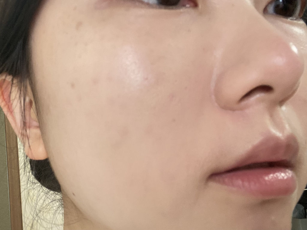 肤感层次贴合粉底液 [SPF30/PA++] [AT.22 象牙色]的真实用户使用照片