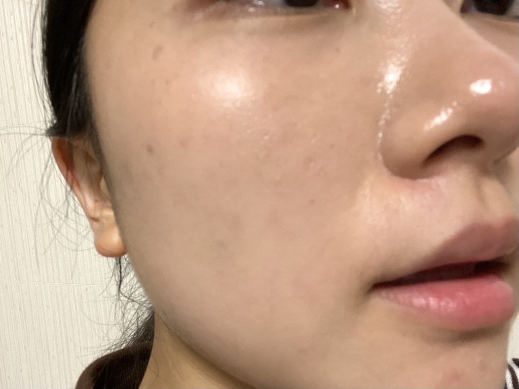 肤感层次贴合粉底液 [SPF30/PA++] [AT.22 象牙色]的真实用户使用照片