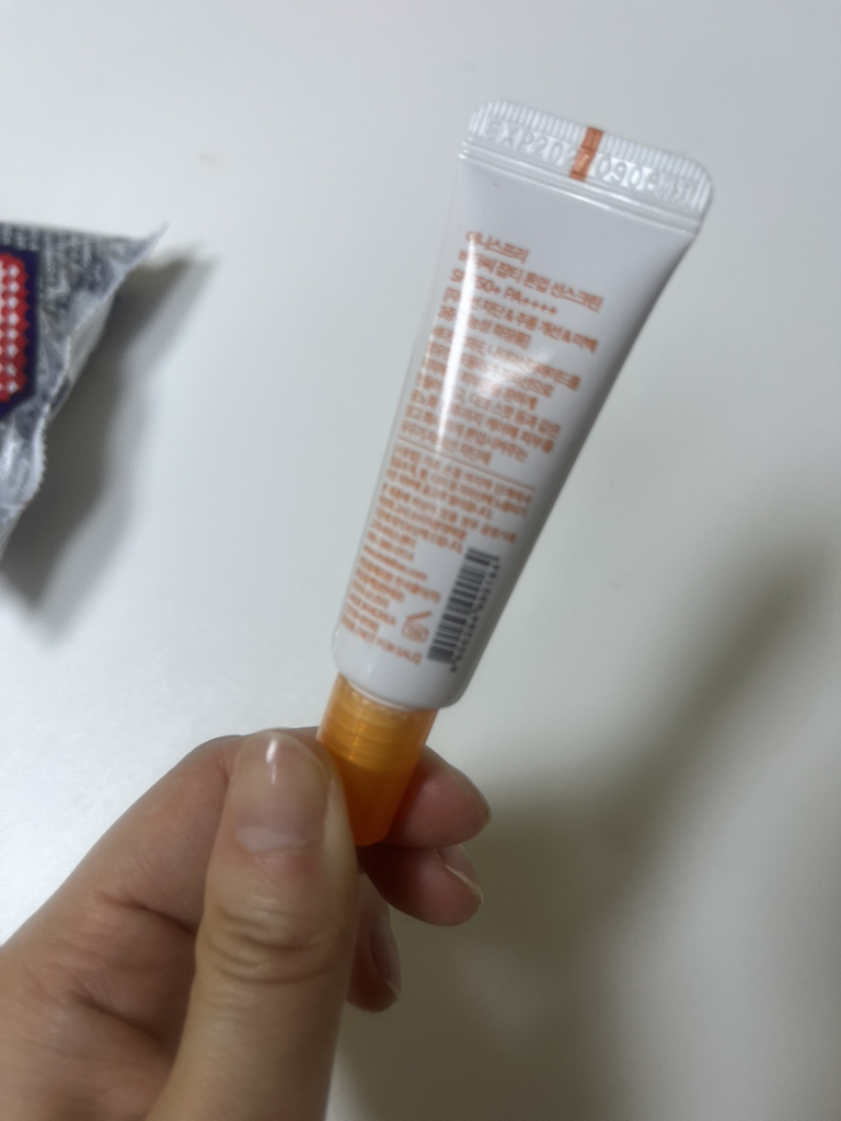 이니스프리 (INNISFREE) 비타민C 잡티 톤업 선크림 [SPF50+/PA++++] review image