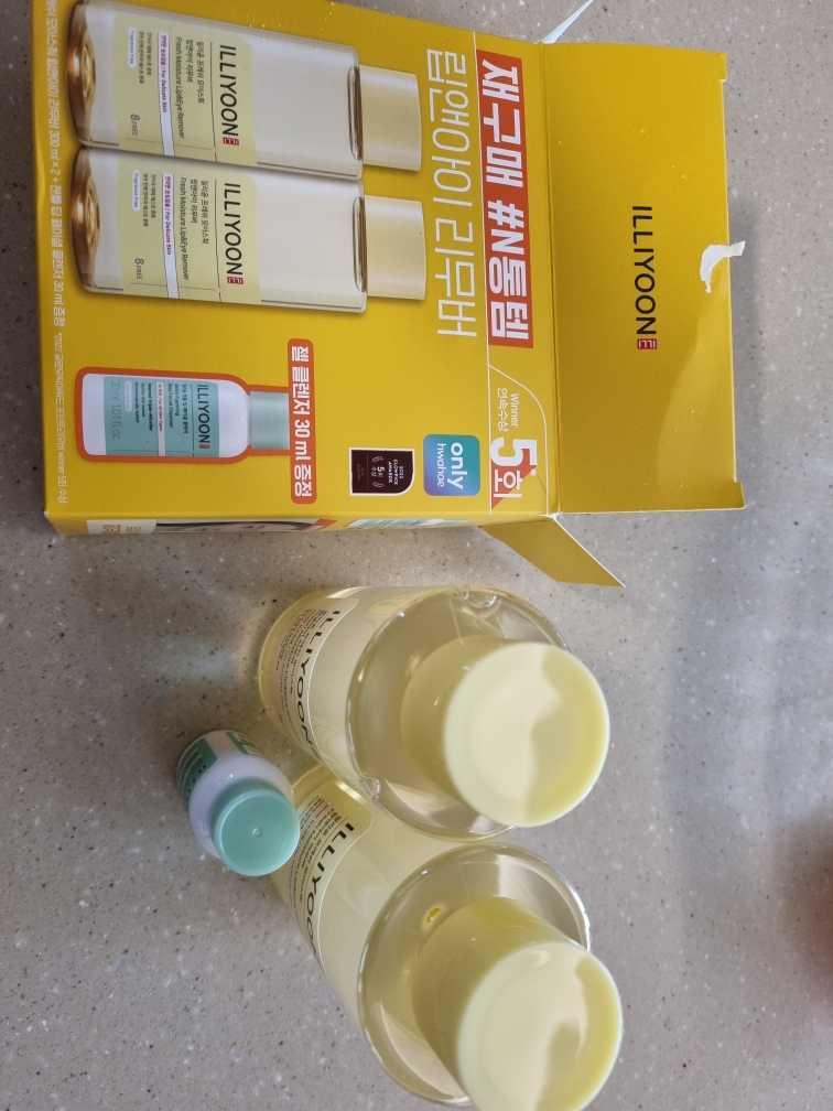 일리윤 (ILLIYOON) 프레쉬모이스춰 립앤아이 리무버 review image