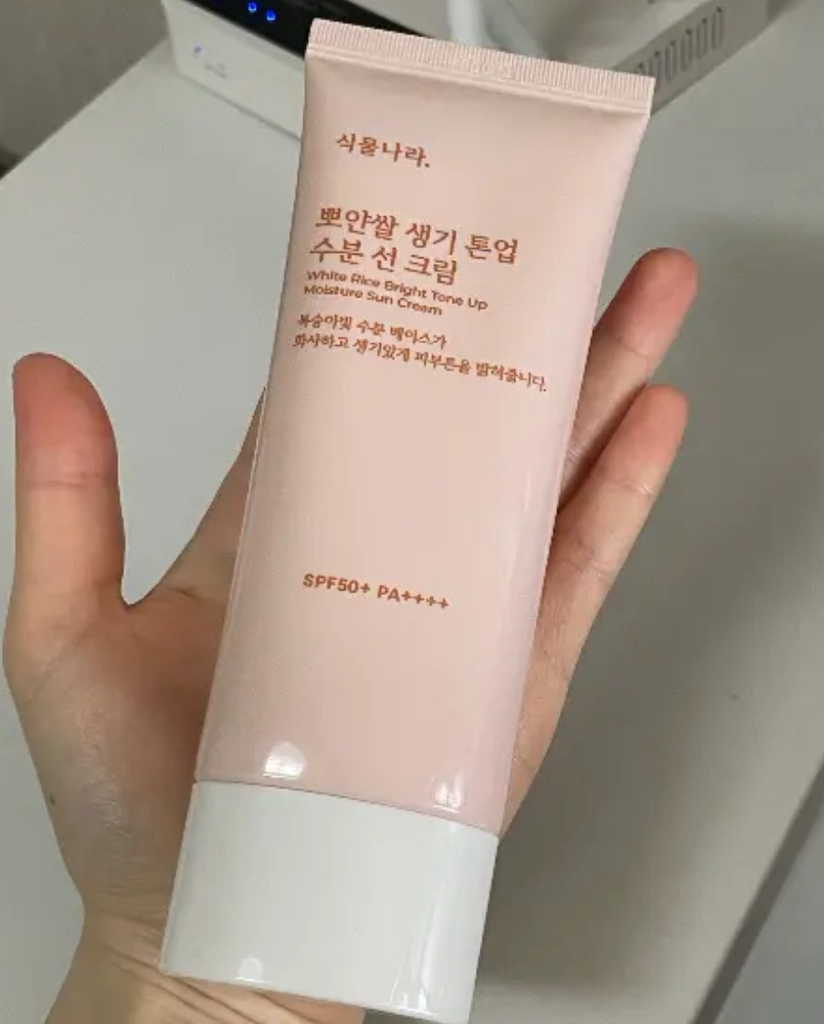 白皙米水分防晒霜 [SPF50+/PA++++] [亮肤提亮]的真实用户使用照片