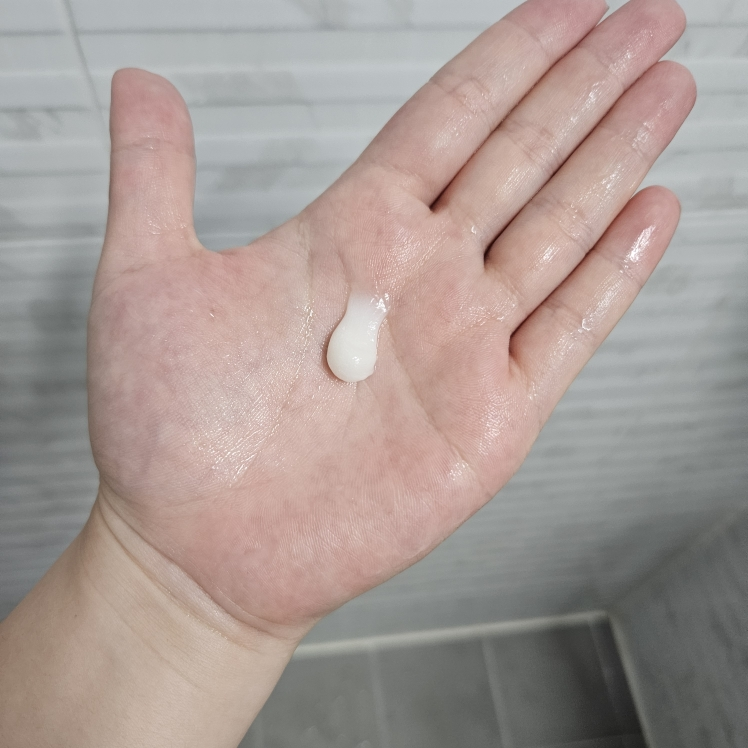 이니스프리 (INNISFREE) 올리브 비타민 E 리얼 클렌징 폼 review image