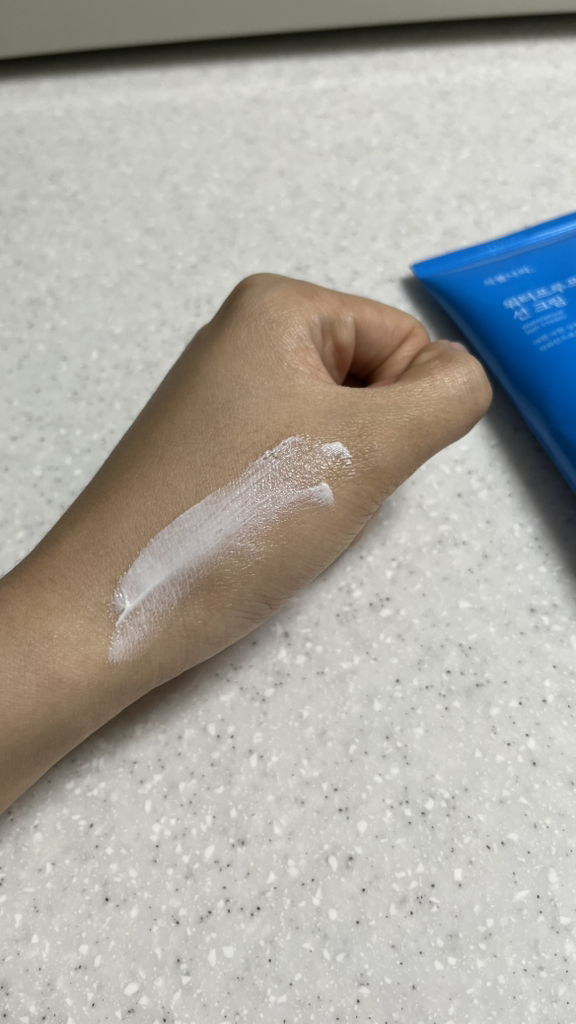 식물나라 (SHINGMULNARA) 워터프루프 선 크림 [SPF50+/PA++++] review image