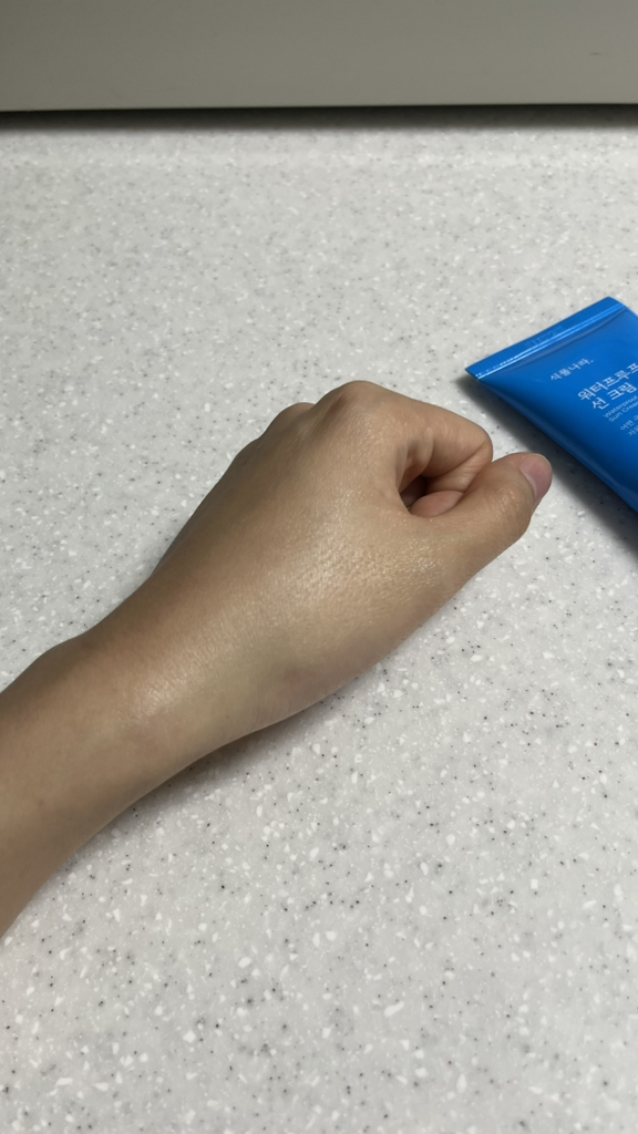 식물나라 (SHINGMULNARA) 워터프루프 선 크림 [SPF50+/PA++++] review image