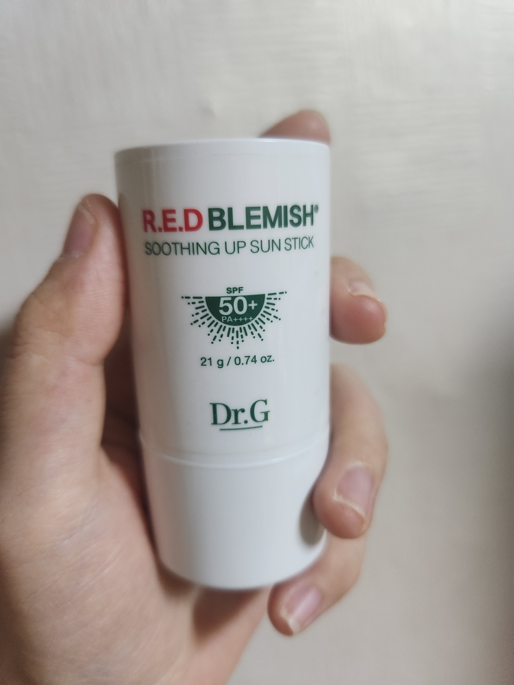 닥터지 (Dr.G) 레드 블레미쉬 수딩 업 선 스틱 [SPF50+/PA++++] review image