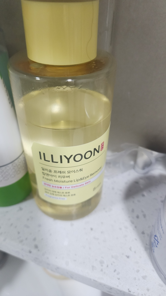 일리윤 (ILLIYOON) 프레쉬모이스춰 립앤아이 리무버 review image