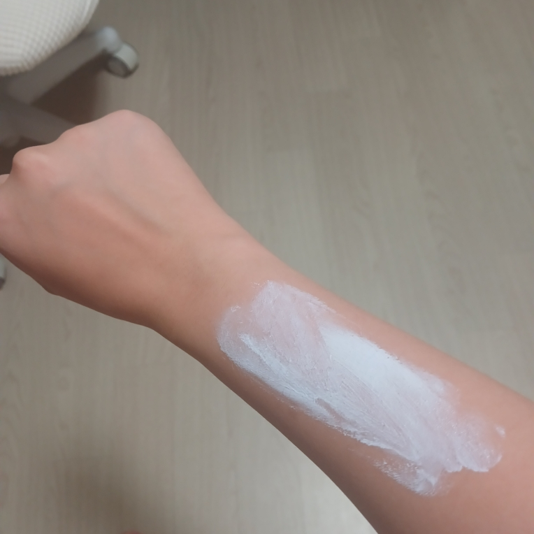 에스쁘아 (espoir) 워터 스플래쉬 선크림 [SPF50+/PA++++] [톤업래스팅] review image