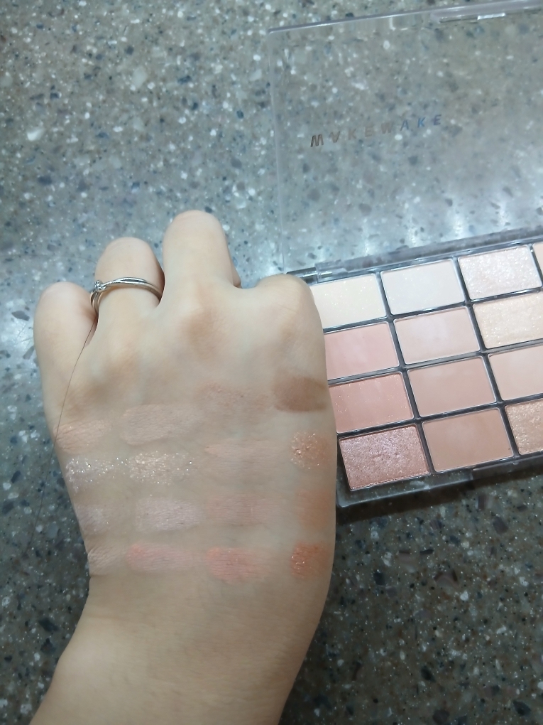 wakemake 柔和模糊眼影盘[03 日落模糊] common.review image