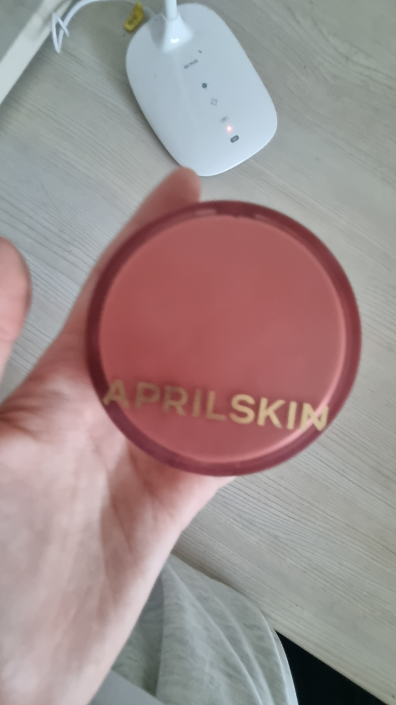 英雄粉底霜[SPF50+/PA++++][22号粉色米色]的真实用户使用照片