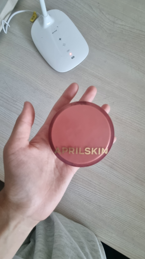 英雄粉底霜[SPF50+/PA++++][22号粉色米色]的真实用户使用照片