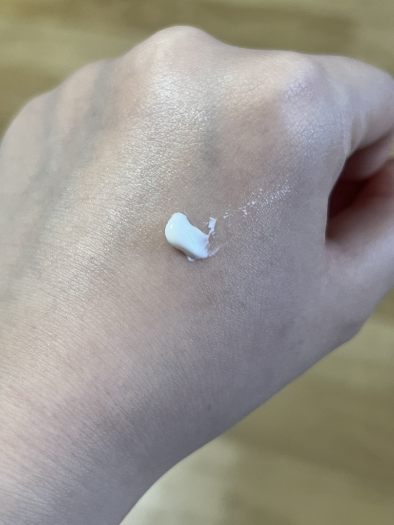 清爽的蒲公英舒缓无油防晒霜 [SPF50+/PA++++]的真实用户使用照片