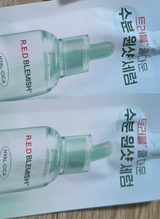 红色痤疮净化玻尿酸修复舒缓精华的真实用户使用照片