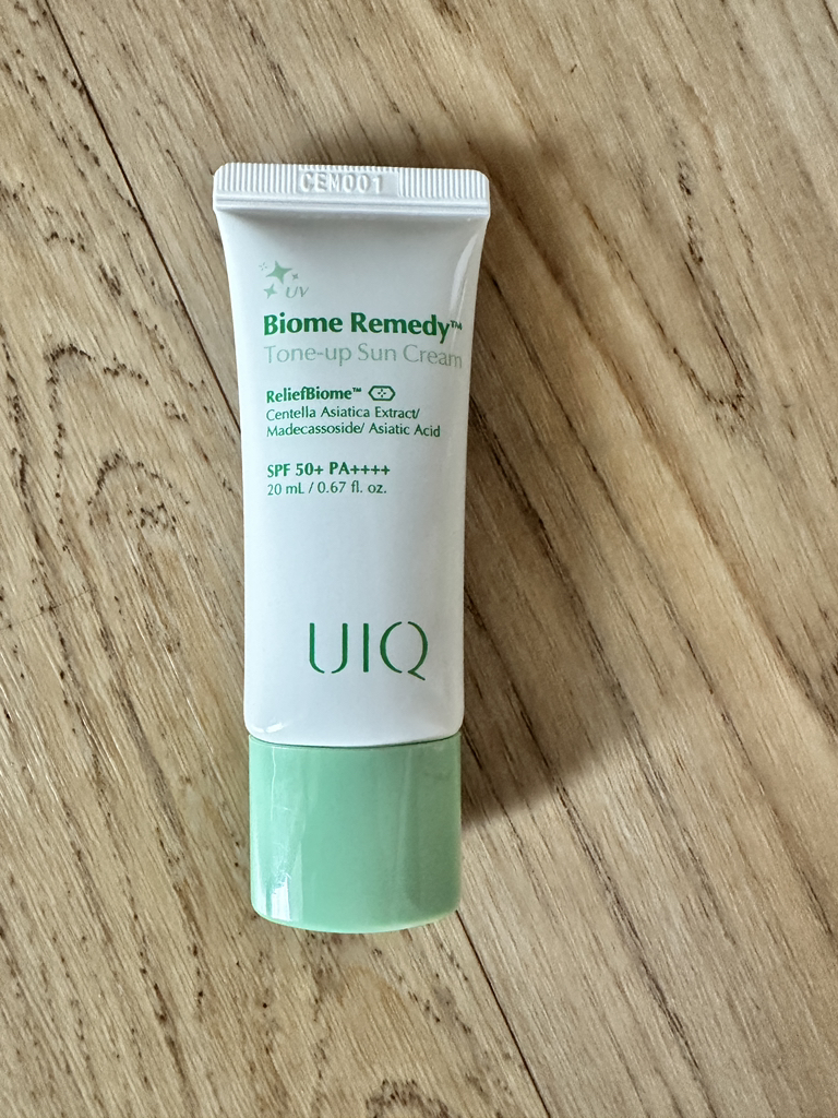 유이크 (UIQ) 바이옴 레미디 톤업 선크림 [SPF50+/PA++++] [그린] review image