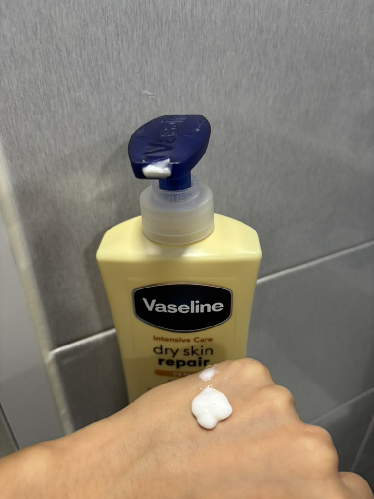 바세린 (Vaseline) (유니레버) 인텐시브 케어 로션 [드라이스킨리페어] review image