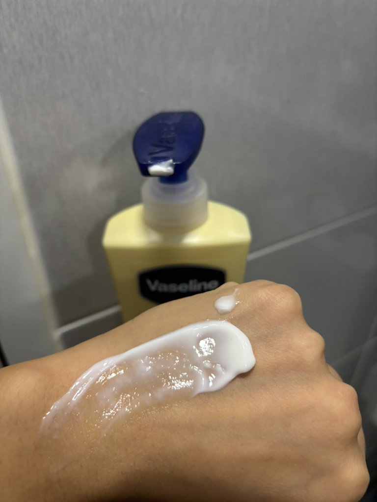바세린 (Vaseline) (유니레버) 인텐시브 케어 로션 [드라이스킨리페어] review image