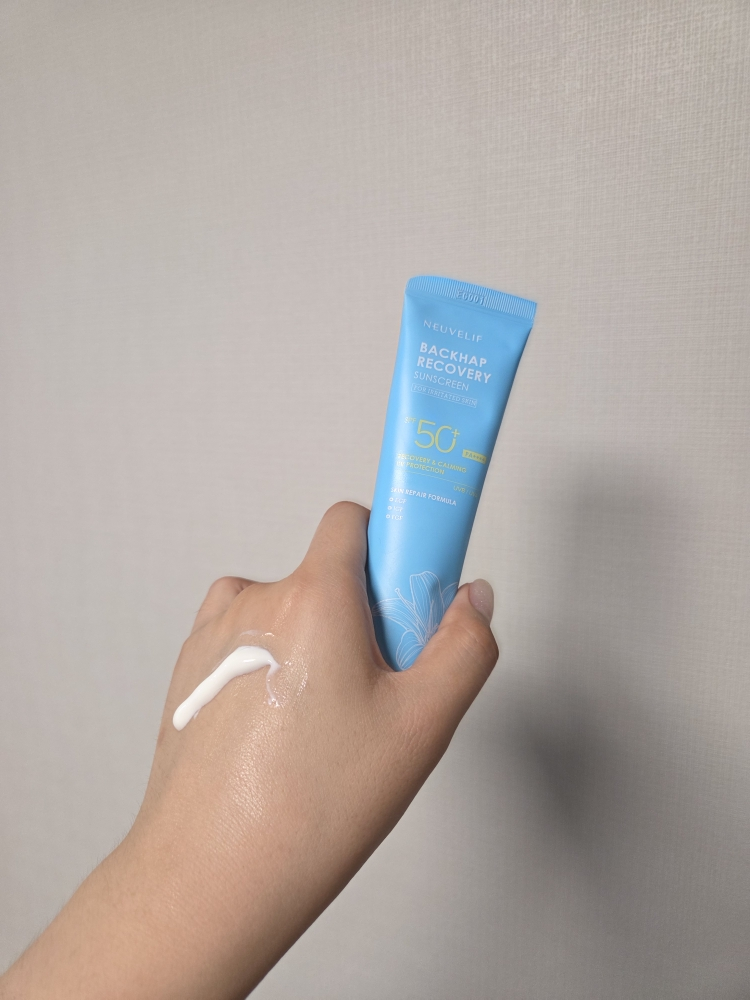 뉴베리프 (NEUVELIF) 백합 리커버리 선크림  [SPF50+/PA++++] review image