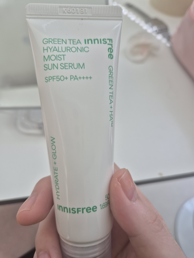 INNISFREE (悦诗风吟) 绿茶玻尿酸舒缓保湿防晒精华液 [SPF50+/PA++++] common.review image