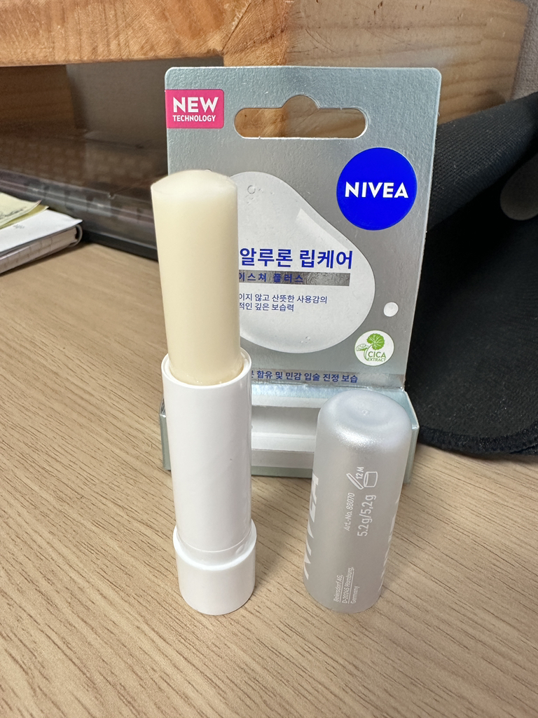 니베아 (NIVEA) 립케어 [히알루론모이스쳐플러스] review image