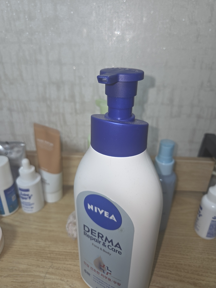 니베아 (NIVEA) 더마 리페어 앤 케어 바디 로션 review image