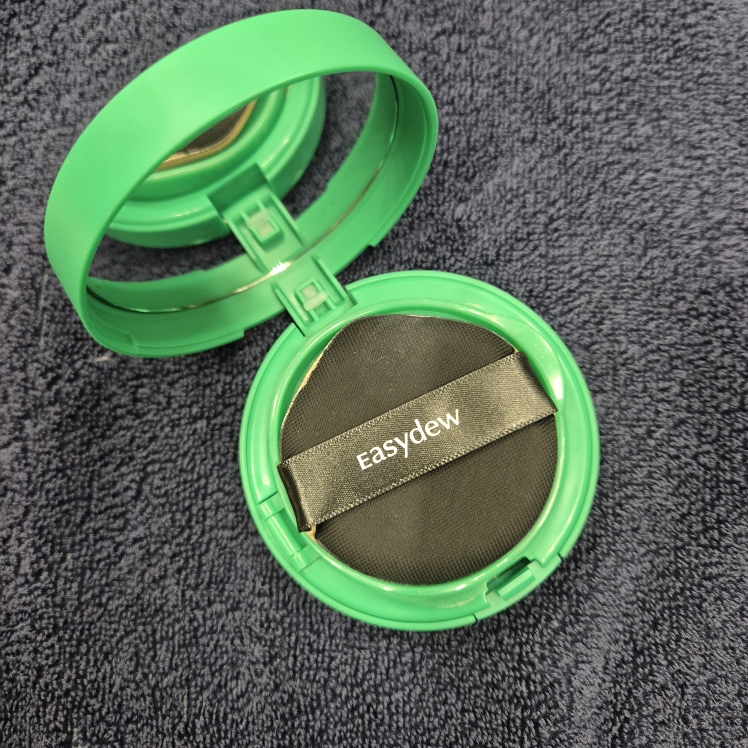美白美肤美容安瓶气垫霜 [SPF50+/PA+++] [21号自然色]的真实用户使用照片