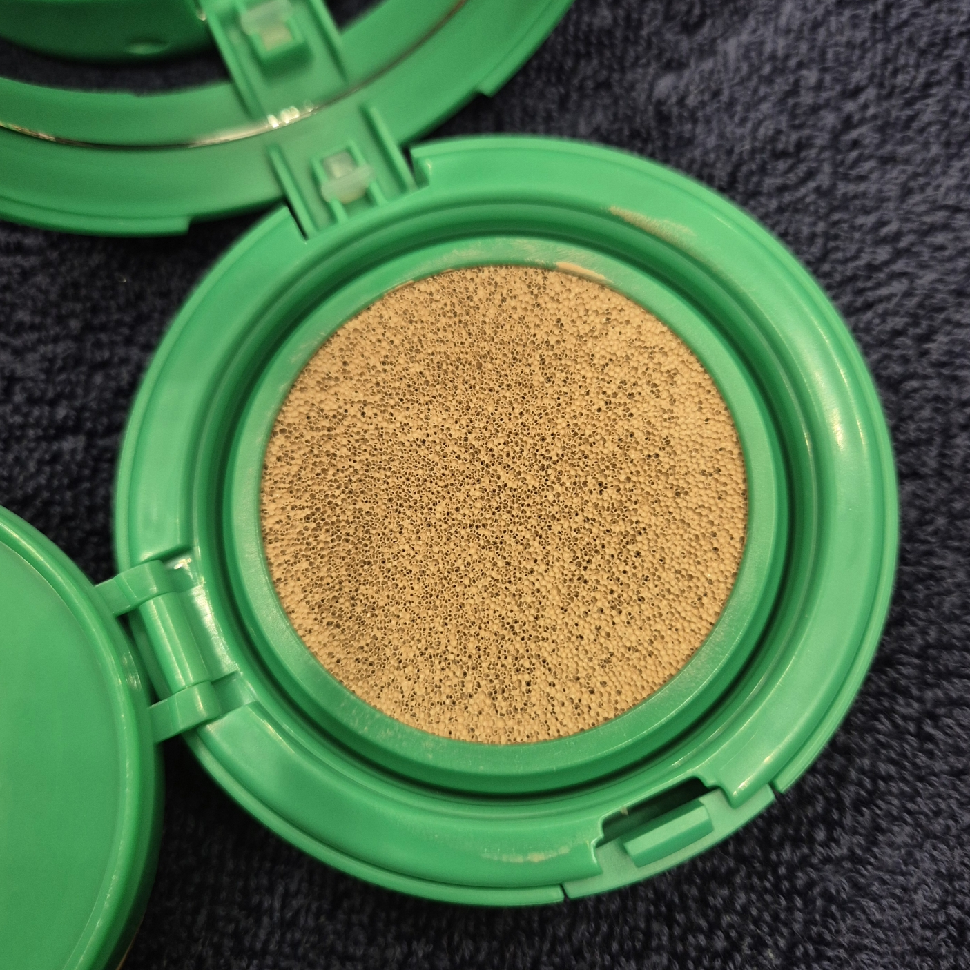 美白美肤美容安瓶气垫霜 [SPF50+/PA+++] [21号自然色]的真实用户使用照片