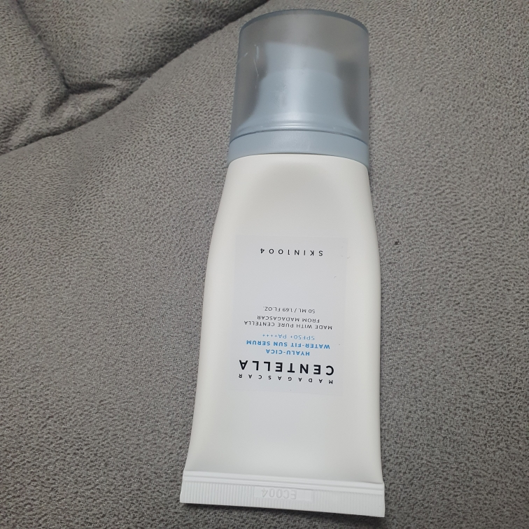 马达加斯加圣特拉玻尿酸水润防晒精华液 [SPF50+/PA++++]的真实用户使用照片