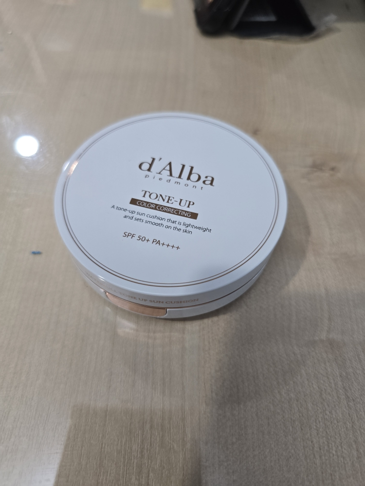 달바 (d'Alba) 워터풀 톤업 선쿠션 [SPF50+/PA++++] review image