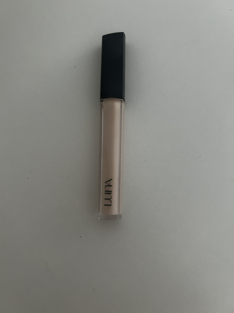 루나 (LUNA) 롱래스팅 팁 컨실러 [SPF34/PA++] [0.7호 아이보리] review image