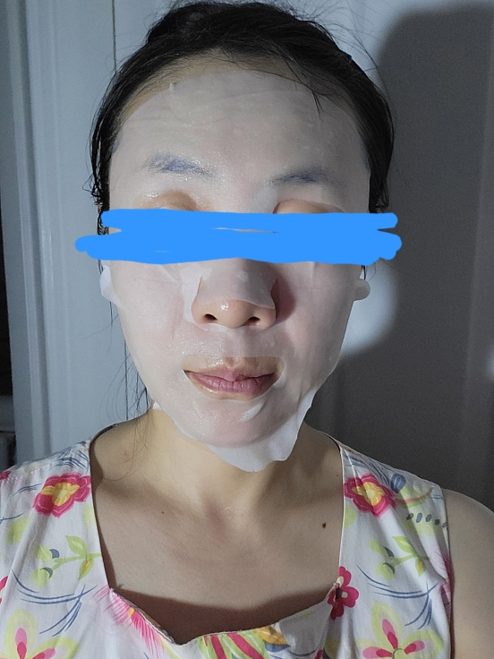 烟酰胺美白面膜配方的真实用户使用照片