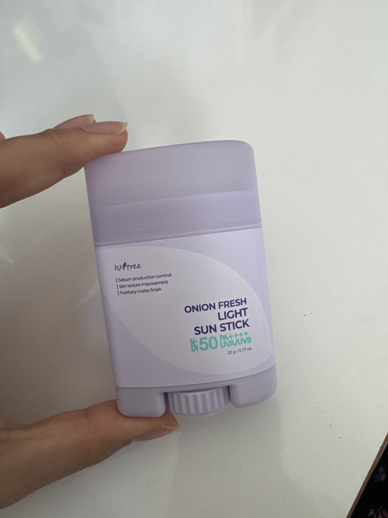 이즈앤트리 (IsNtree) 어니언 프레쉬 라이트 선 스틱 [SPF50+/PA++++] review image