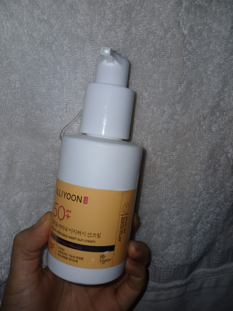 일리윤 (ILLIYOON) 저자극 이지워시 선크림 [SPF50+/PA++++] review image