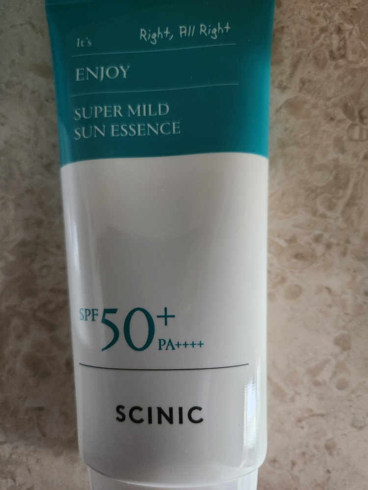 享受超级温和的防晒精华 [SPF50+/PA++++]的真实用户使用照片